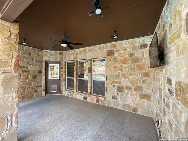 $589,000 | 117 Rosewood Drive, La Vernia, TX 78121