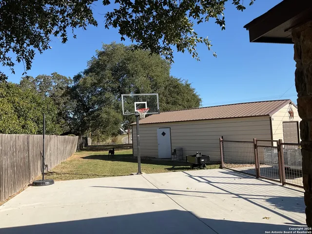 $589,000 | 117 Rosewood Drive, La Vernia, TX 78121