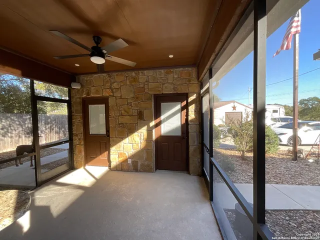 $589,000 | 117 Rosewood Drive, La Vernia, TX 78121