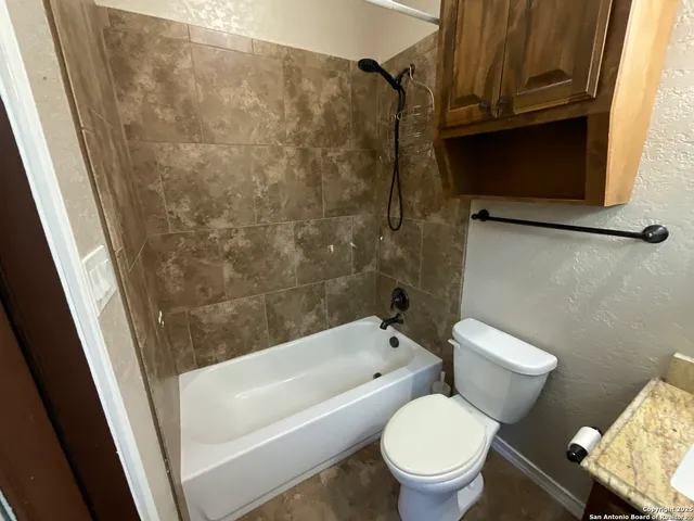 $589,000 | 117 Rosewood Drive, La Vernia, TX 78121