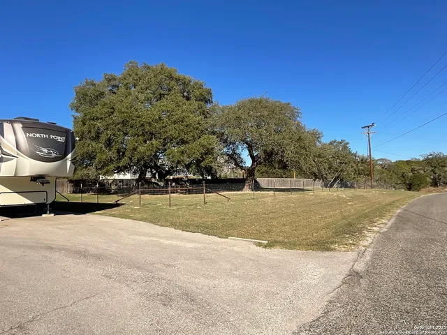 $589,000 | 117 Rosewood Drive, La Vernia, TX 78121