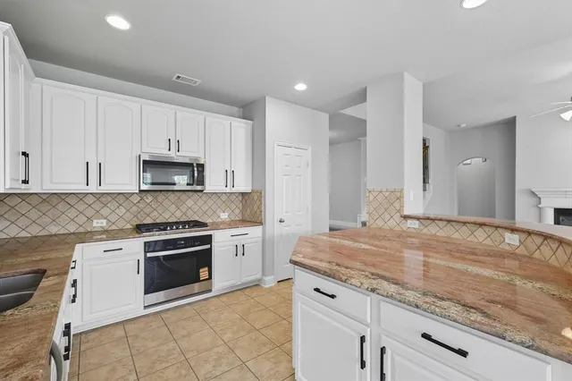 $3,300 | 850 Branch Crossing, Lantana, TX 76226