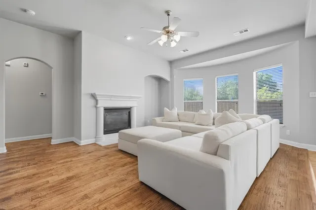 $3,300 | 850 Branch Crossing, Lantana, TX 76226