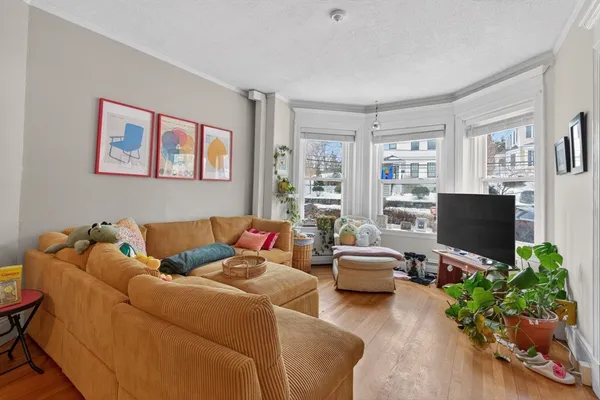 $4,350 | 805 Washington Street, Unit 1, Brookline, MA 02446