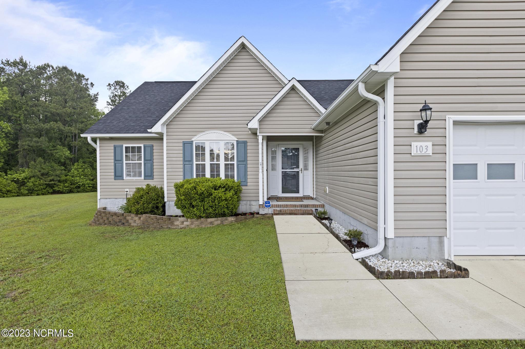103 Appleton Lane Richlands, NC 28574 - Photo 2 of 28 IMG_5761