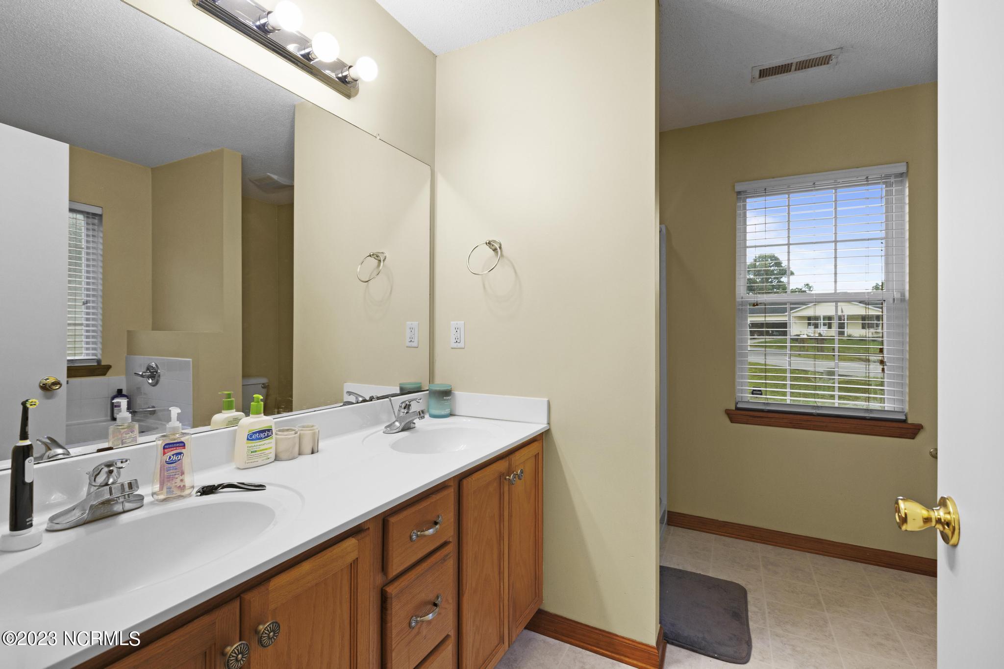 103 Appleton Lane Richlands, NC 28574 - Photo 21 of 28 IMG_5734