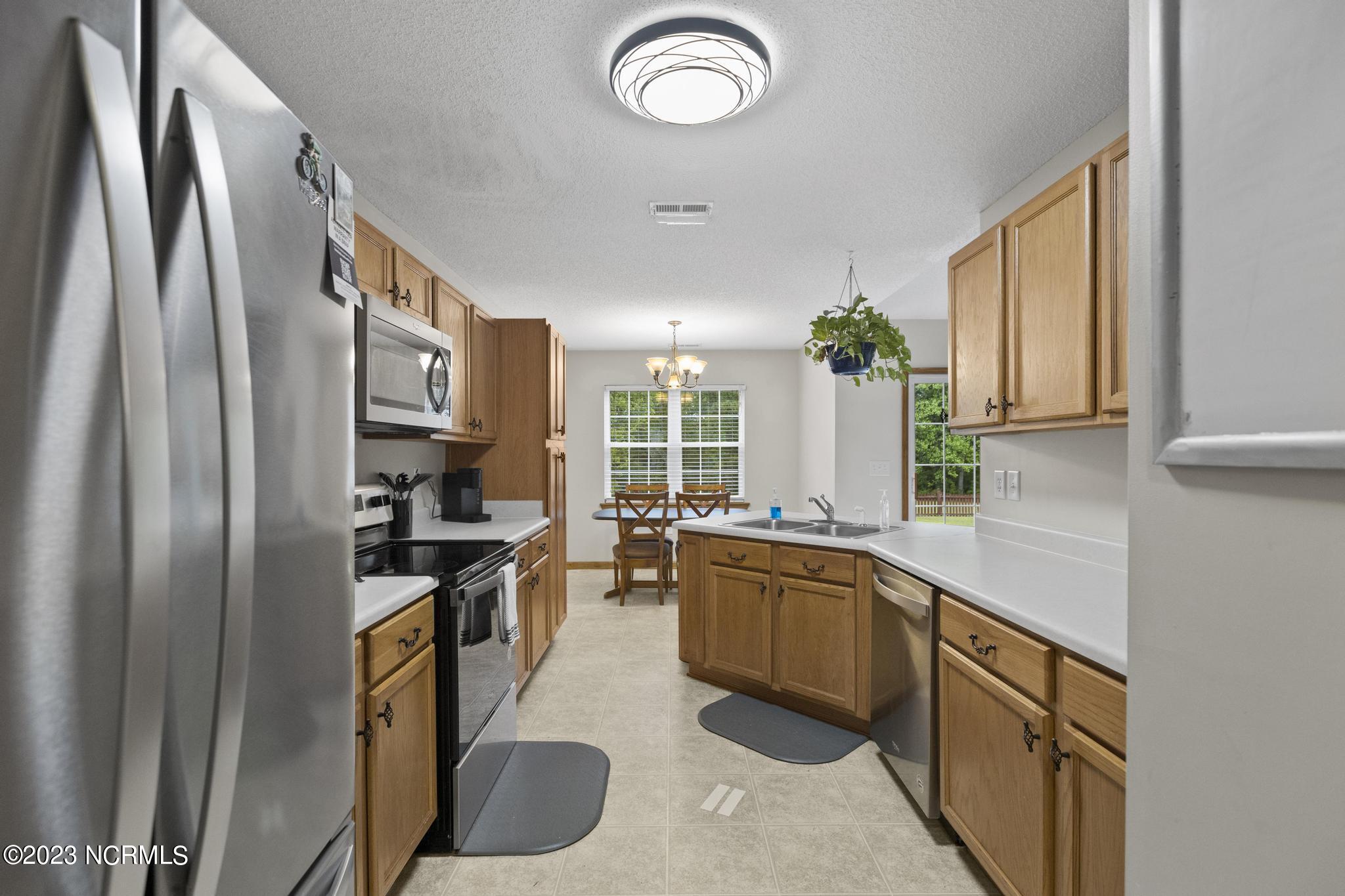 103 Appleton Lane Richlands, NC 28574 - Photo 5 of 28 IMG_5682