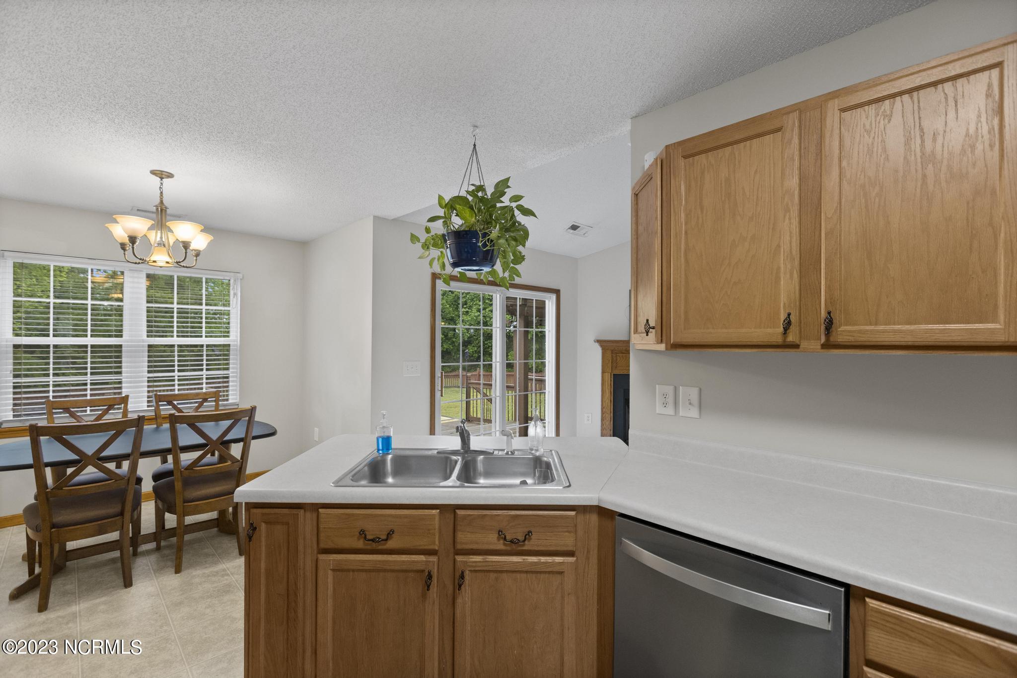 103 Appleton Lane Richlands, NC 28574 - Photo 6 of 28 IMG_5685