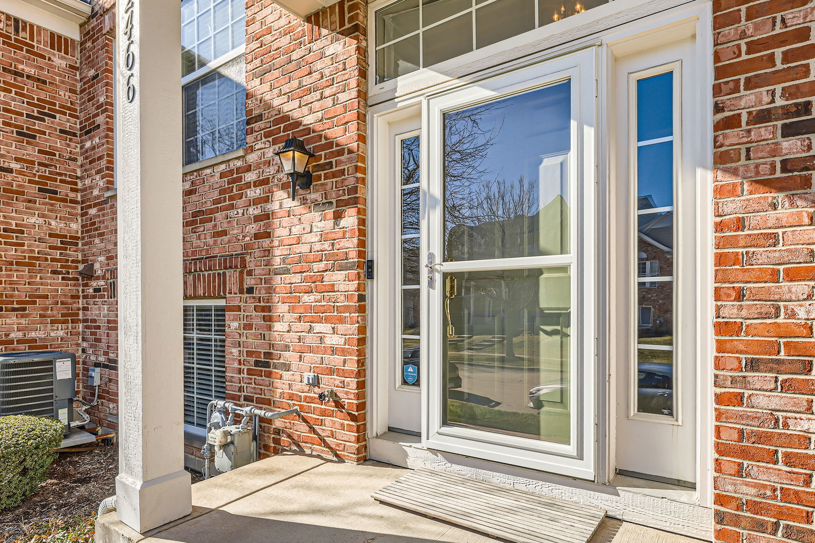 2466 Anna Way Elgin, IL 60124 - Photo 3 of 28