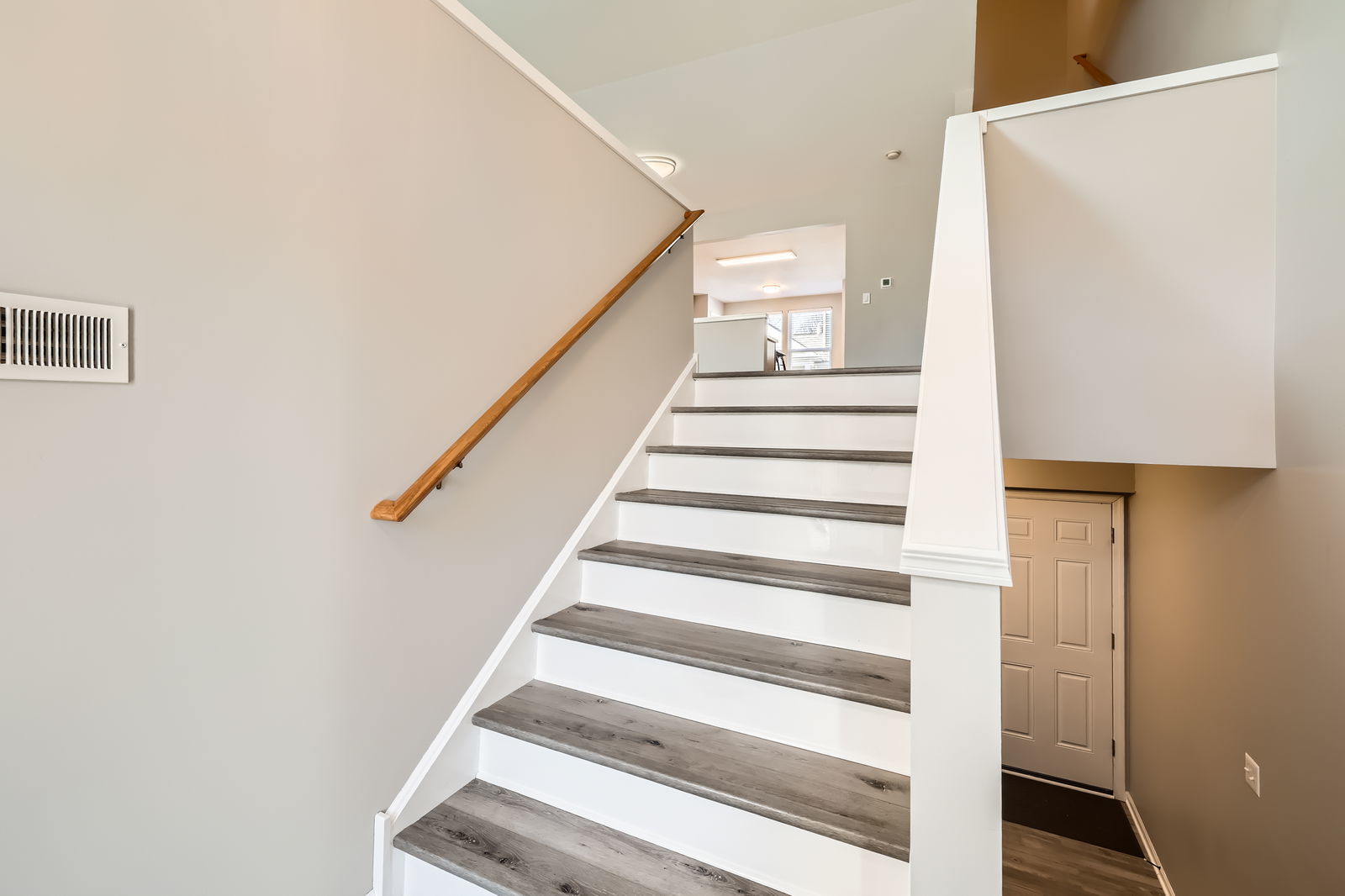 2466 Anna Way Elgin, IL 60124 - Photo 4 of 28