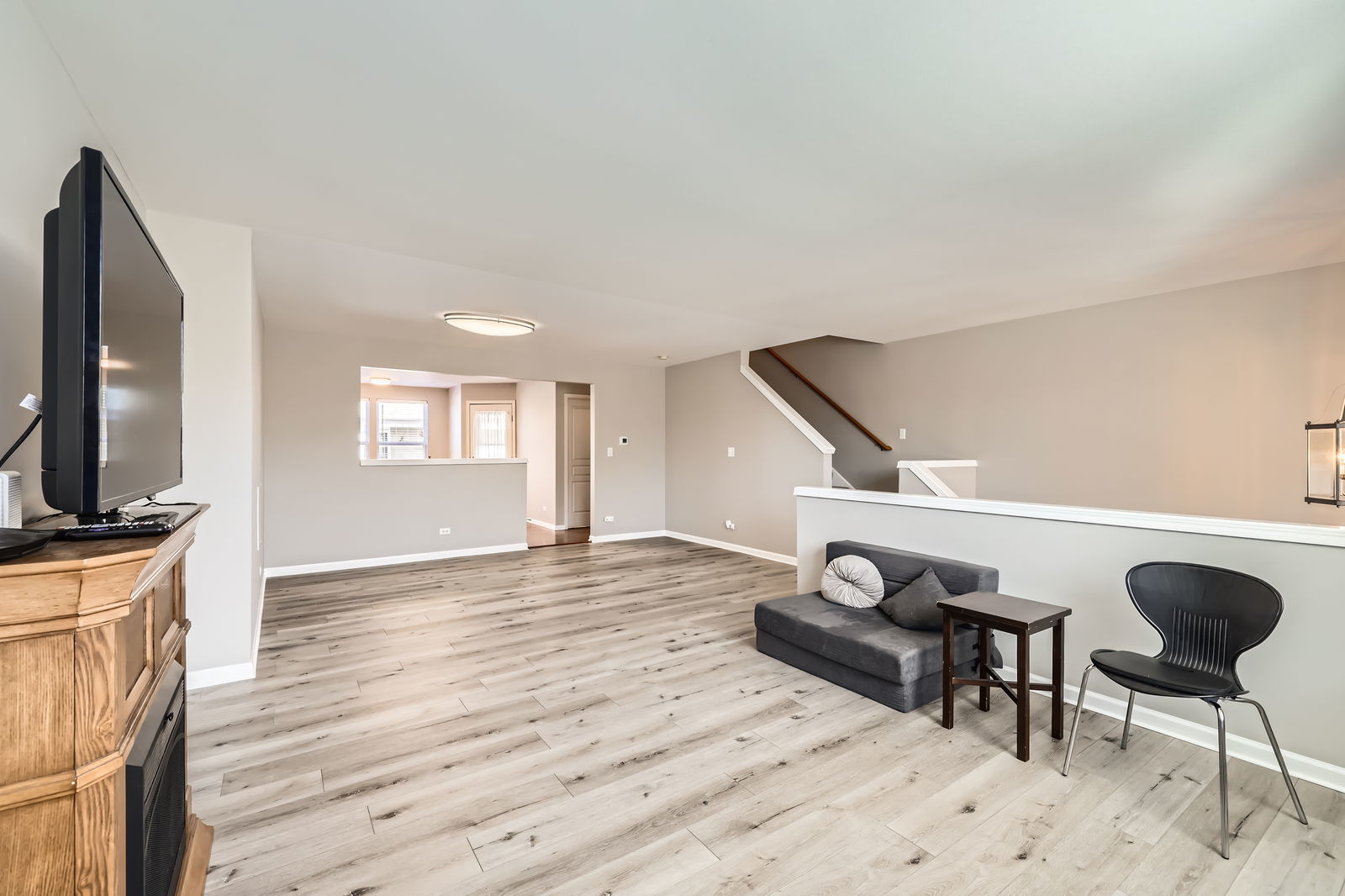 2466 Anna Way Elgin, IL 60124 - Photo 5 of 28