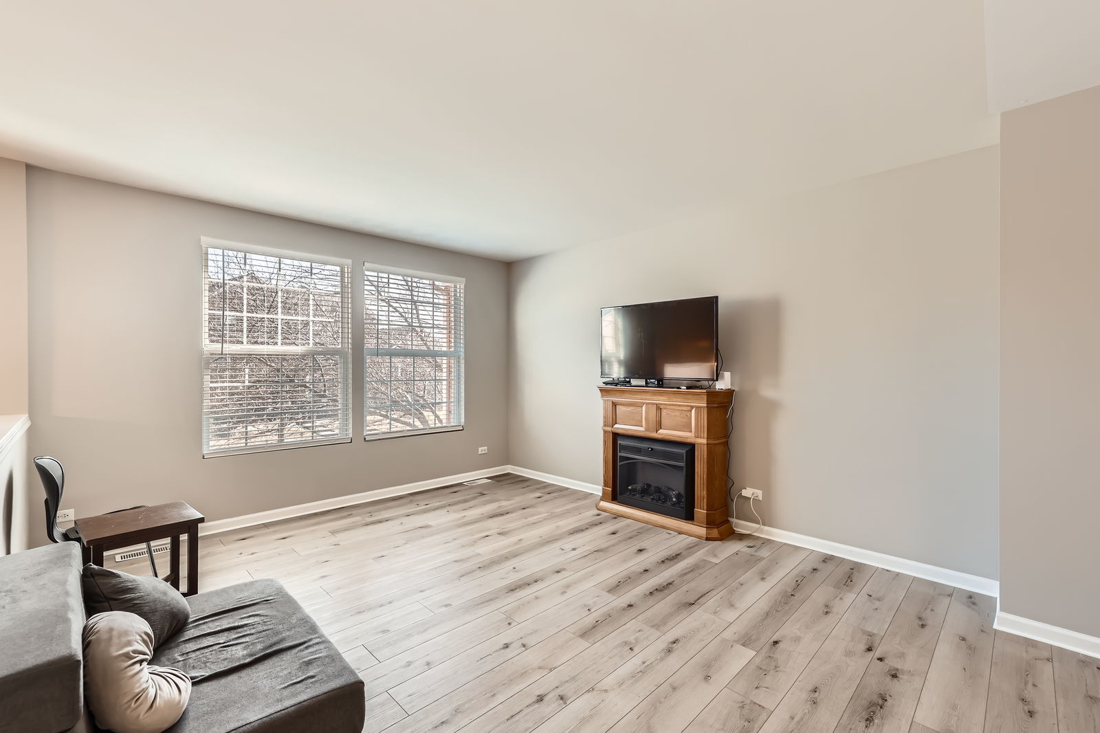 2466 Anna Way Elgin, IL 60124 - Photo 6 of 28