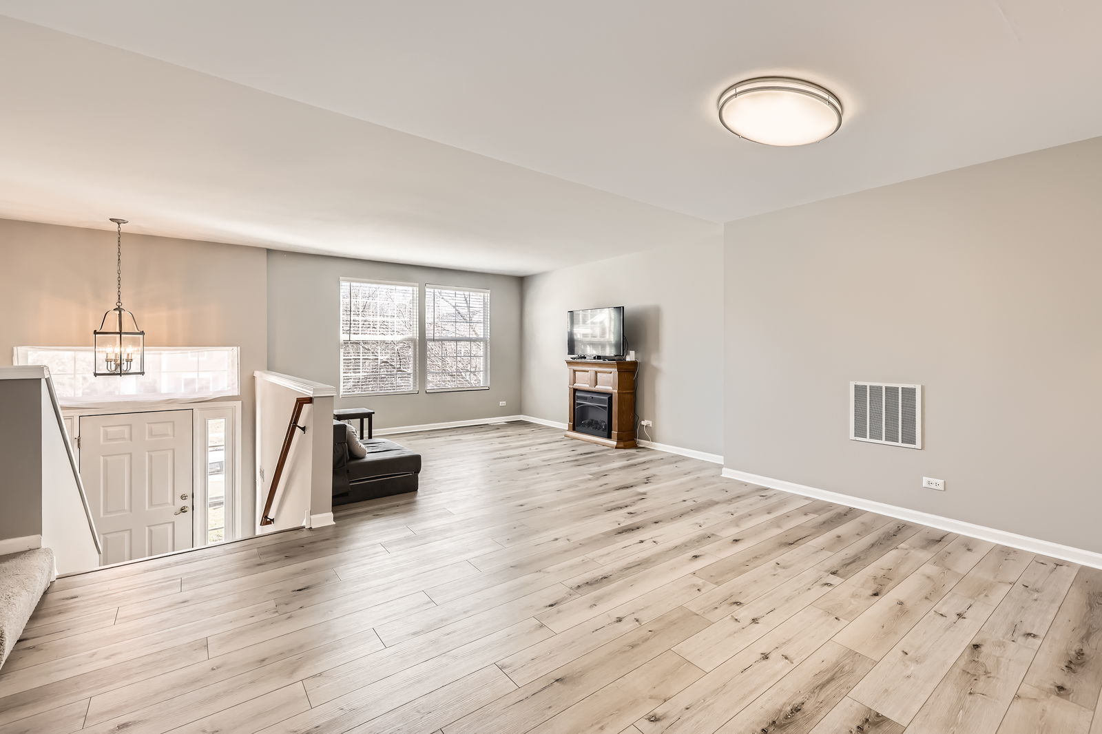 2466 Anna Way Elgin, IL 60124 - Photo 10 of 28