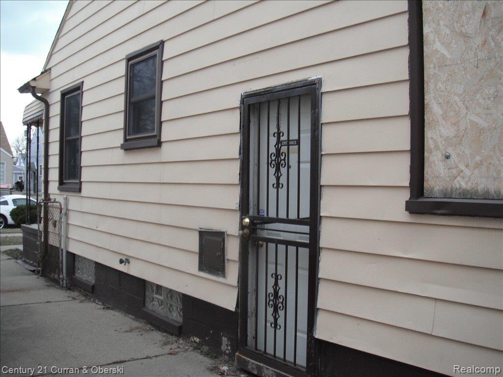 9240 Burt Road Detroit, MI 48228 - Photo 19 of 21 driveway side of house