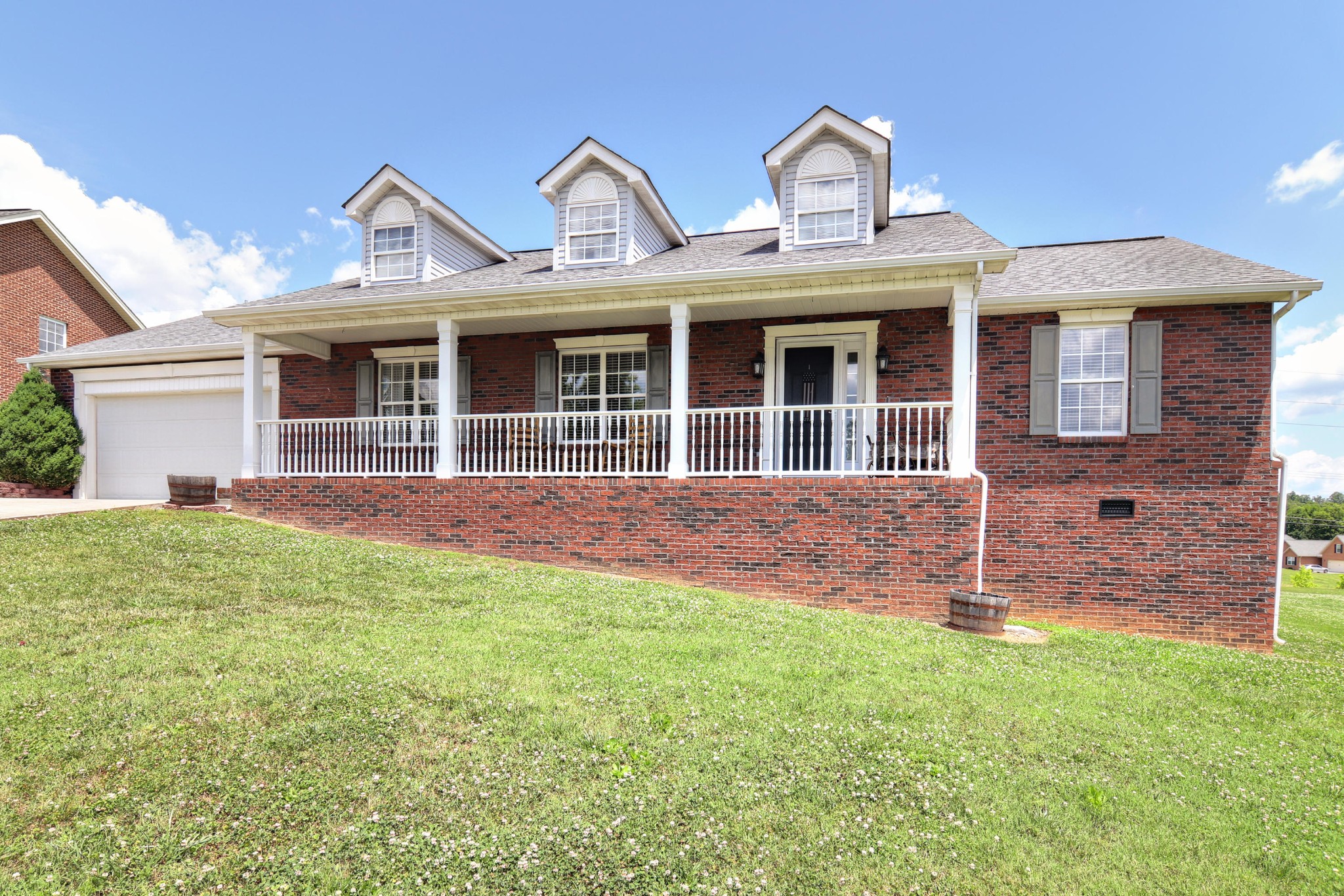 a view of a house with a backyard