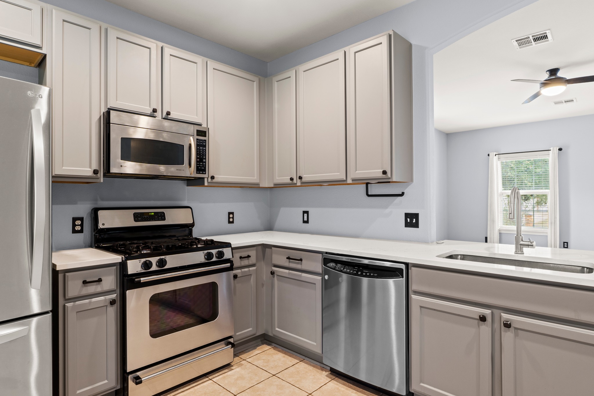 11820 Dunfries Lane Austin, TX 78754 - Photo 9 of 35 a kitchen with a sink stove and microwave