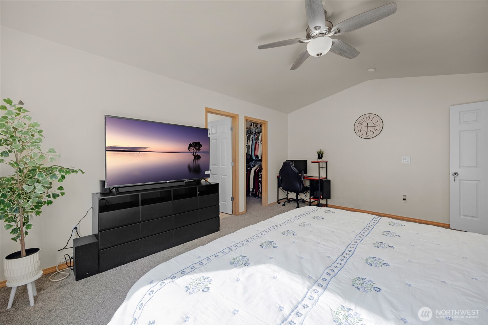 11628 50th Drive Southeast Everett, WA 98208 - Photo 17 of 37 a view of a livingroom with furniture and a chandelier