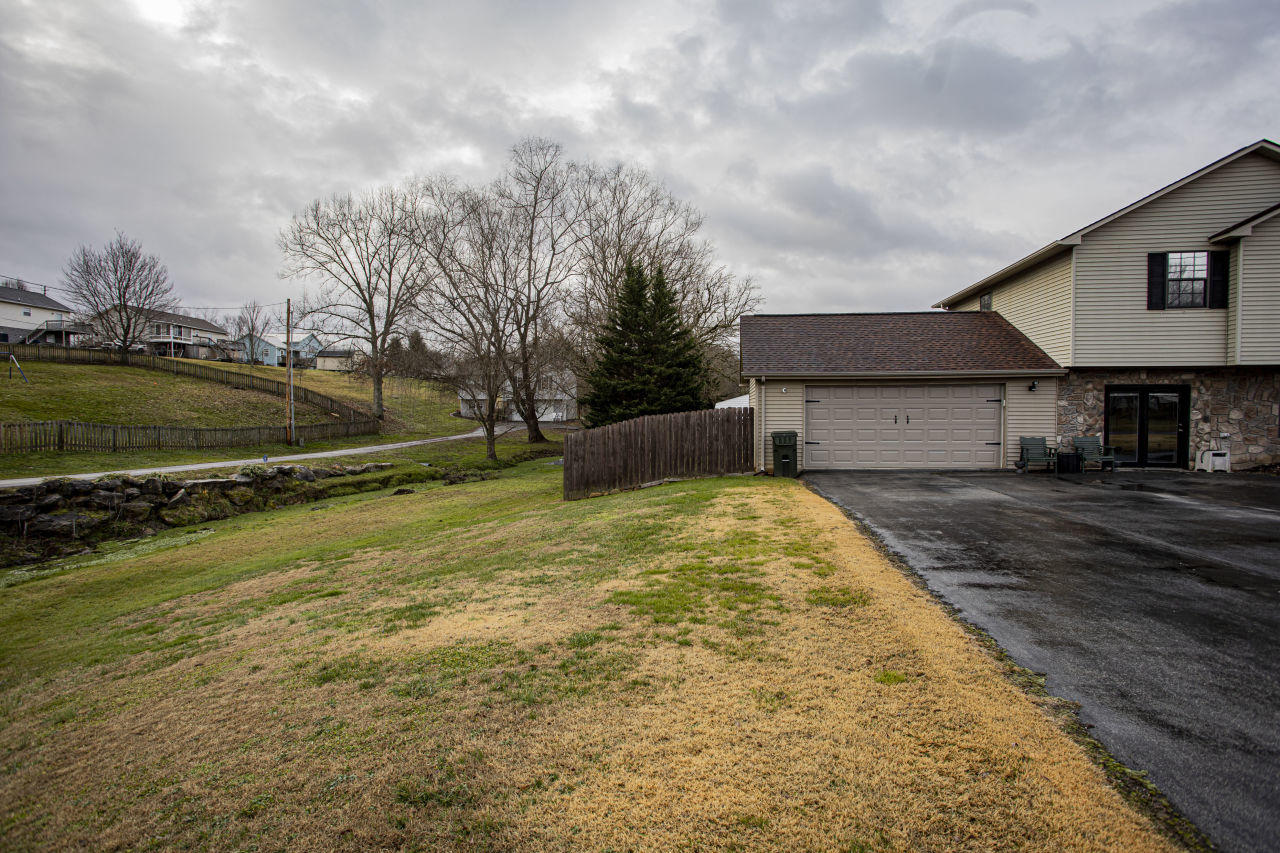 121 Ridgeview Drive Gray, TN 37615 - Photo 2 of 31 IMG_5291