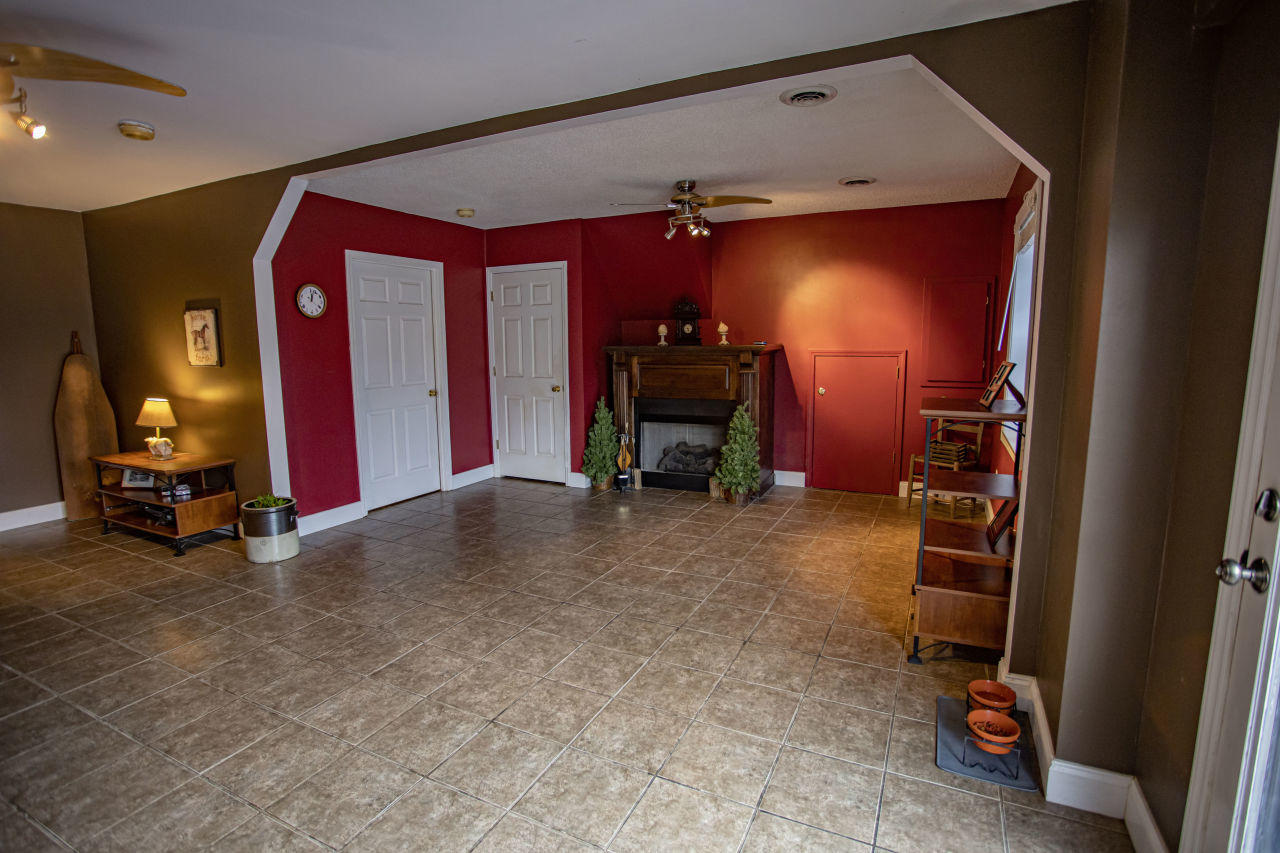 121 Ridgeview Drive Gray, TN 37615 - Photo 5 of 31 IMG_5336