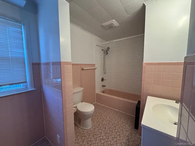 $2,900 | 169 Lockwood Avenue, Unit 2, Yonkers, NY 10701