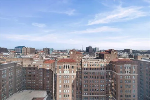 $749,000 | 221 West 48th Street, Unit 1402, Kansas City, MO 64112