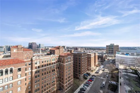 $749,000 | 221 West 48th Street, Unit 1402, Kansas City, MO 64112