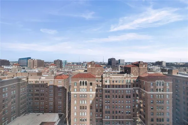 $749,000 | 221 West 48th Street, Unit 1402, Kansas City, MO 64112
