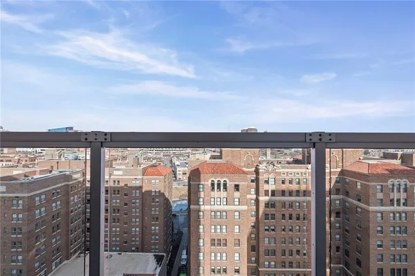 $749,000 | 221 West 48th Street, Unit 1402, Kansas City, MO 64112