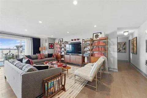 $749,000 | 221 West 48th Street, Unit 1402, Kansas City, MO 64112