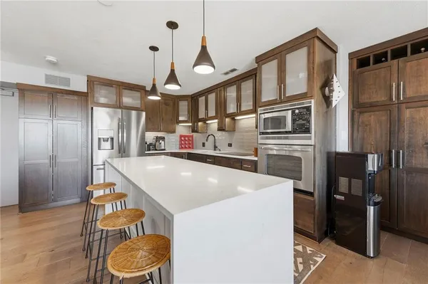 $749,000 | 221 West 48th Street, Unit 1402, Kansas City, MO 64112