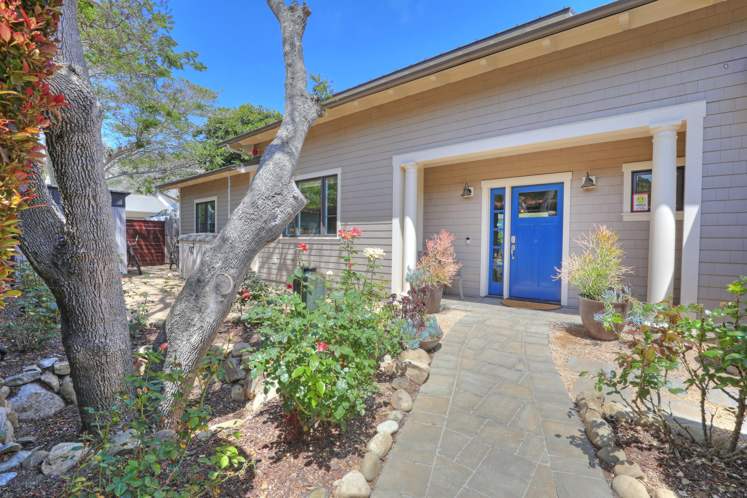 448 Alan Road Santa Barbara, CA 93109 - Photo 5 of 27 Entry Courtyard