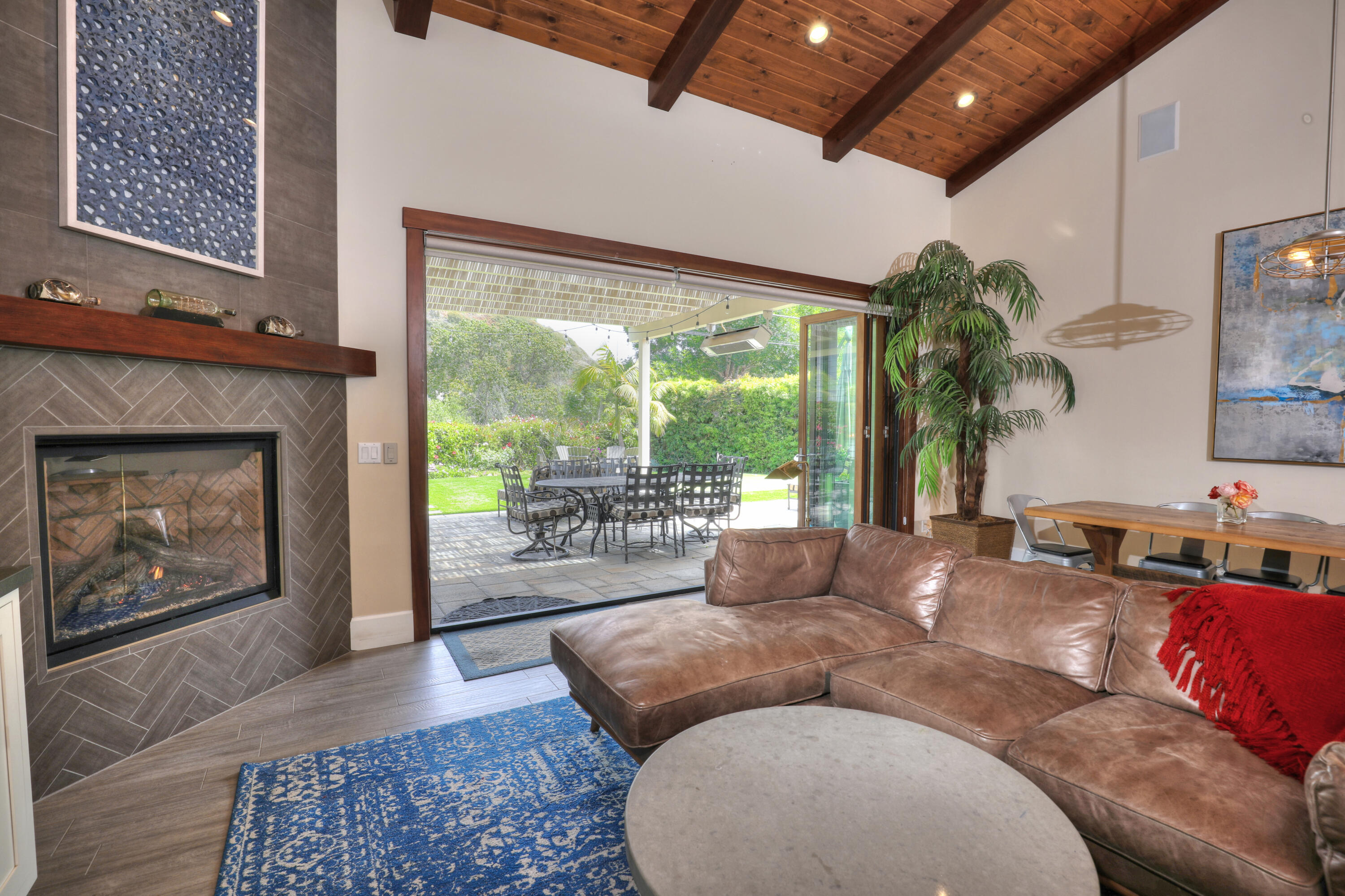 448 Alan Road Santa Barbara, CA 93109 - Photo 9 of 27 Living Room (3)
