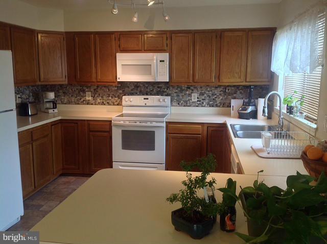 11412 Elmshorn Way Laurel, MD 20708 - Photo 14 of 30 Kitchen