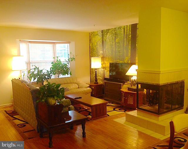 11412 Elmshorn Way Laurel, MD 20708 - Photo 8 of 30 Living Room