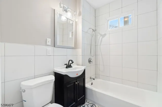 $2,900 | 337 Leslie Street, Unit 2, Newark, NJ 07112