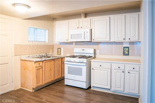 $2,300 | 114 Lewis Street North, Unit A, Lake Elsinore, CA 92530