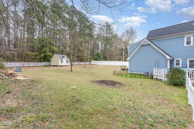 a view of backyard of house