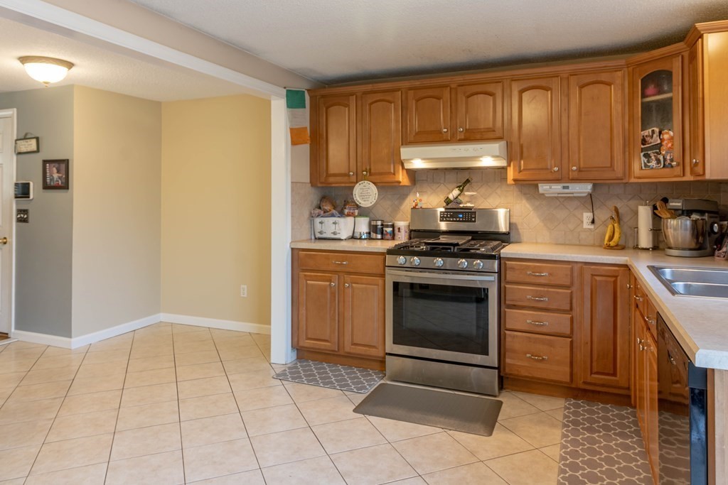 45 Wakefield Street Springfield, MA 01151 - Photo 5 of 24 Gallery Image 5