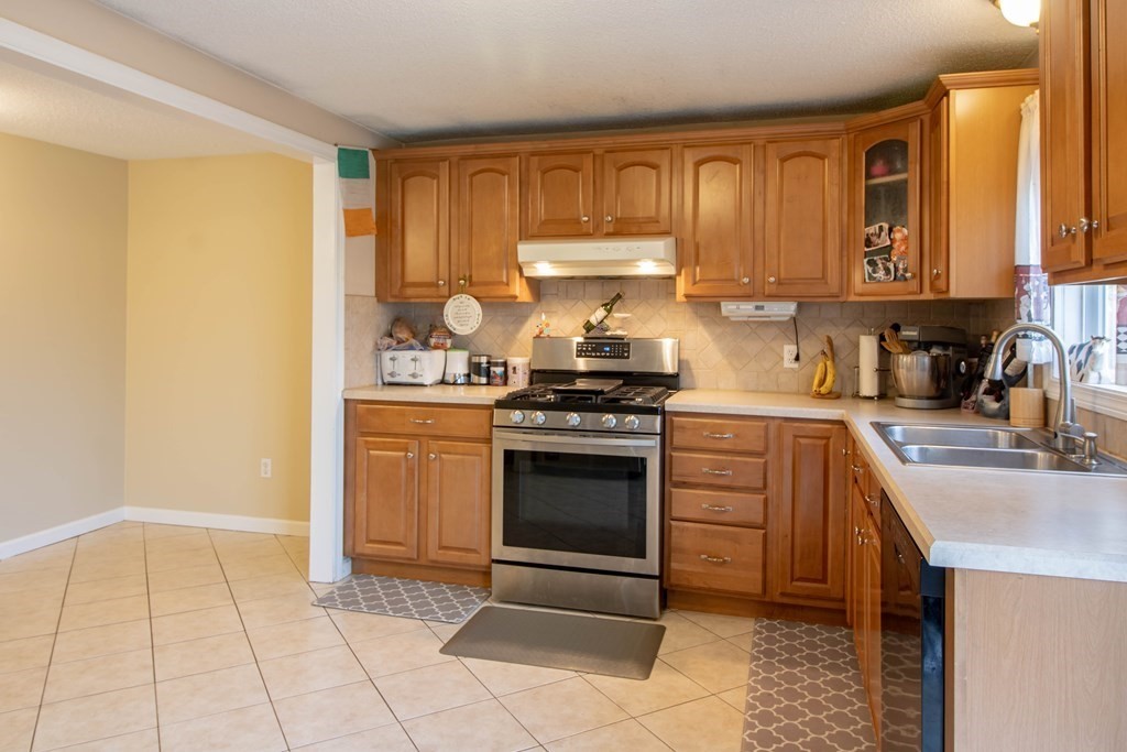 45 Wakefield Street Springfield, MA 01151 - Photo 7 of 24 Gallery Image 7