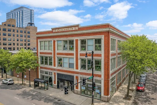 $240,000 | 2000 South Michigan Avenue, Unit 210, Chicago, IL 60616