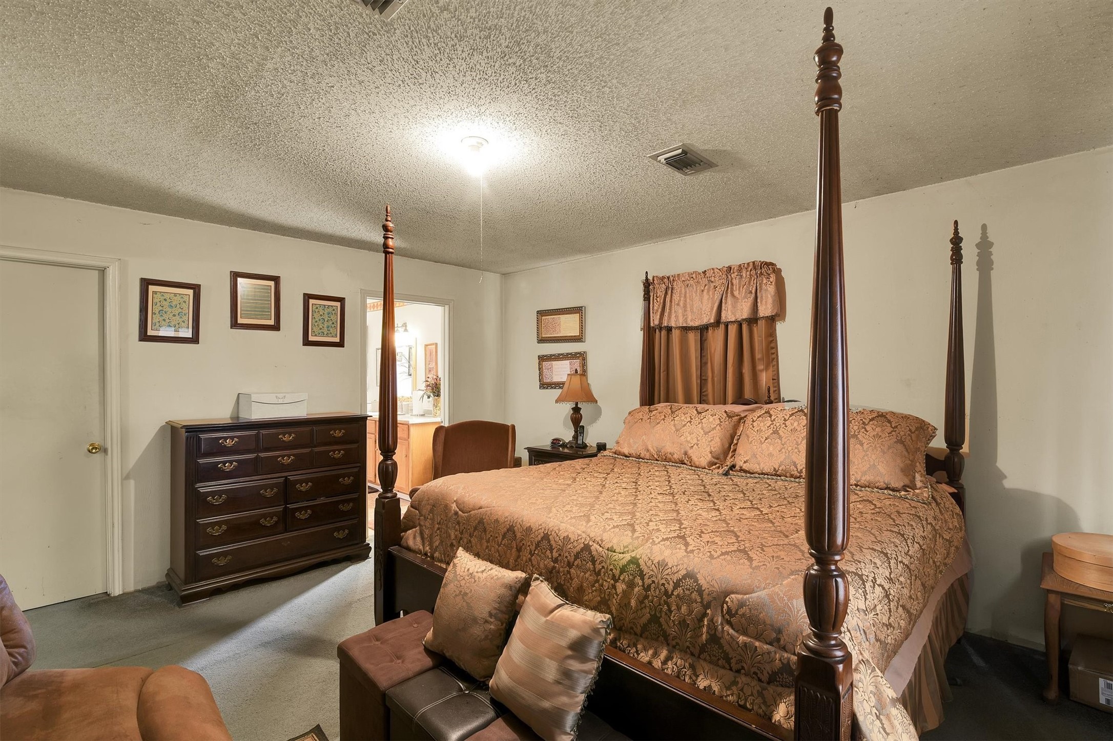 959 Walker Loop Huntsville, TX 77340 - Photo 7 of 39 Primary Bed