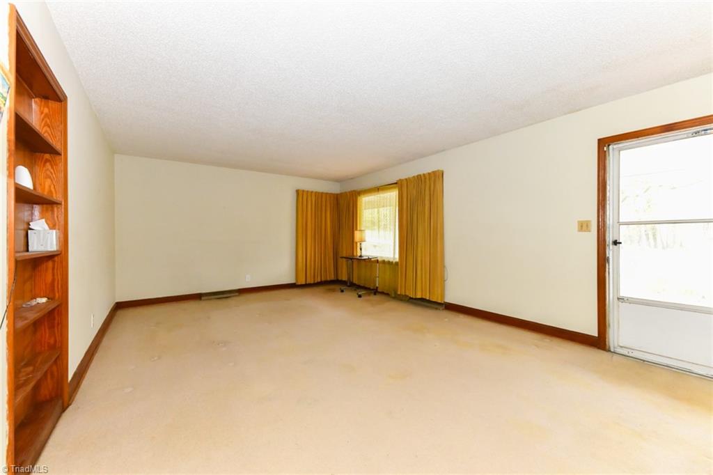 5252 Tom Hill Road Trinity, NC 27370 - Photo 4 of 17 Living Room