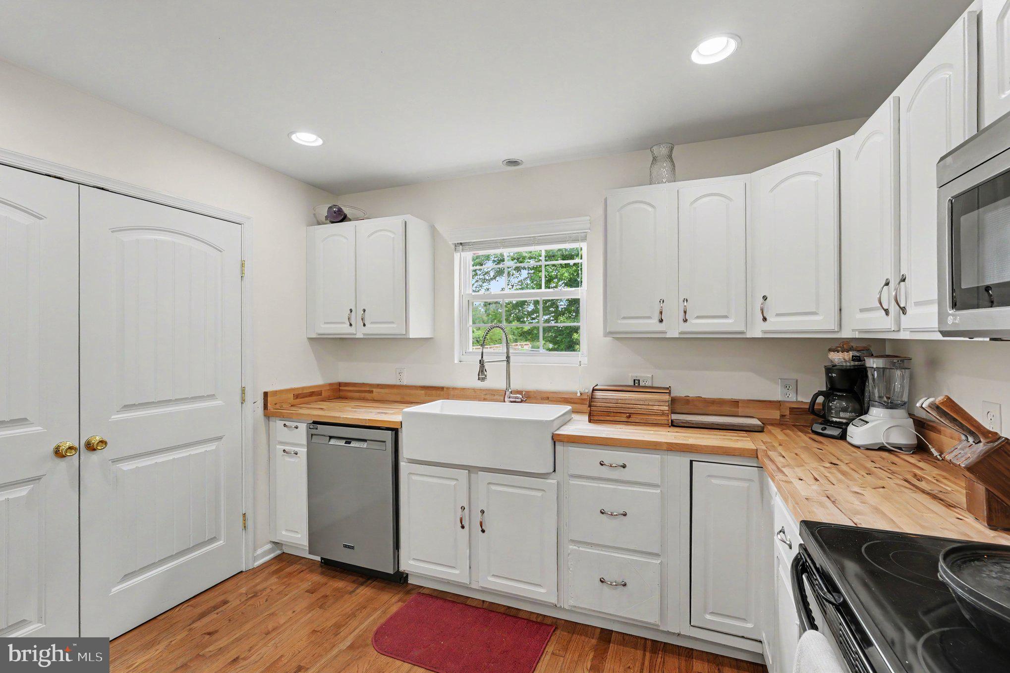 21182 Mt Road Rappahannock Academy, VA 22538 - Photo 11 of 29 Kitchen and Laundry