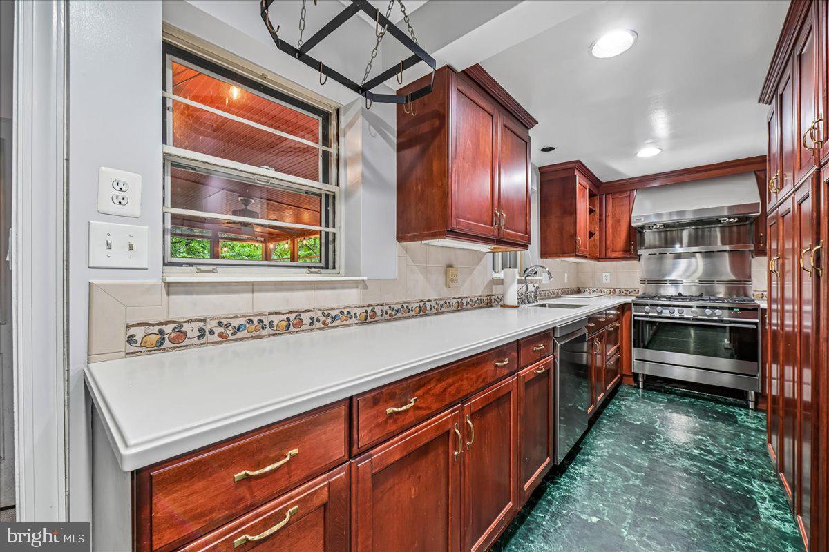 3201 Circle Hill Road Alexandria, VA 22305 - Photo 10 of 37 large kitchen
