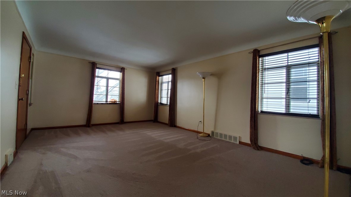 18043 Neff Road Cleveland, OH 44119 - Photo 2 of 10 Gallery Image 2