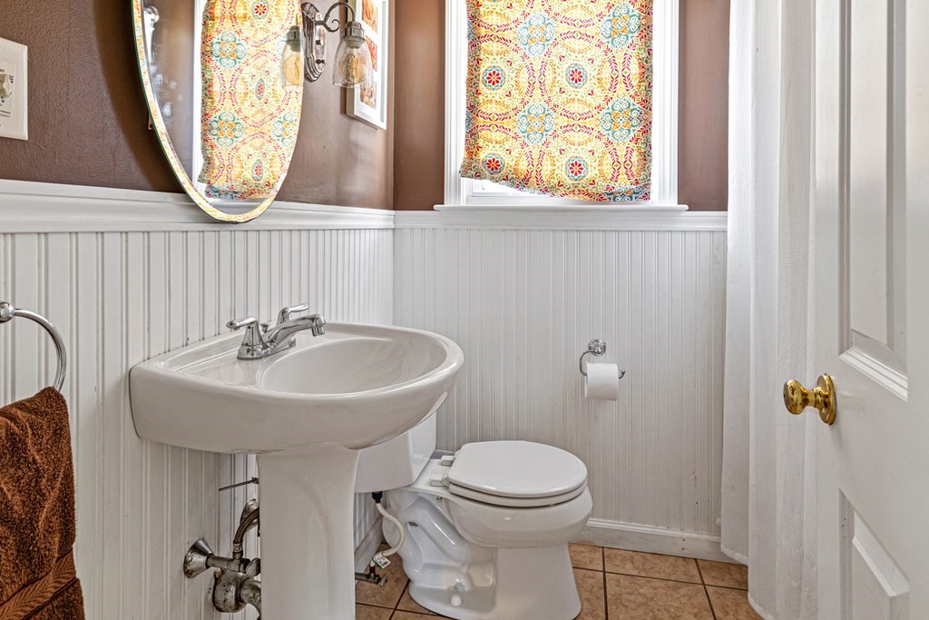 14 Hoover Road Northborough, MA 01532 - Photo 14 of 30 a bathroom with a toilet a sink and a mirror