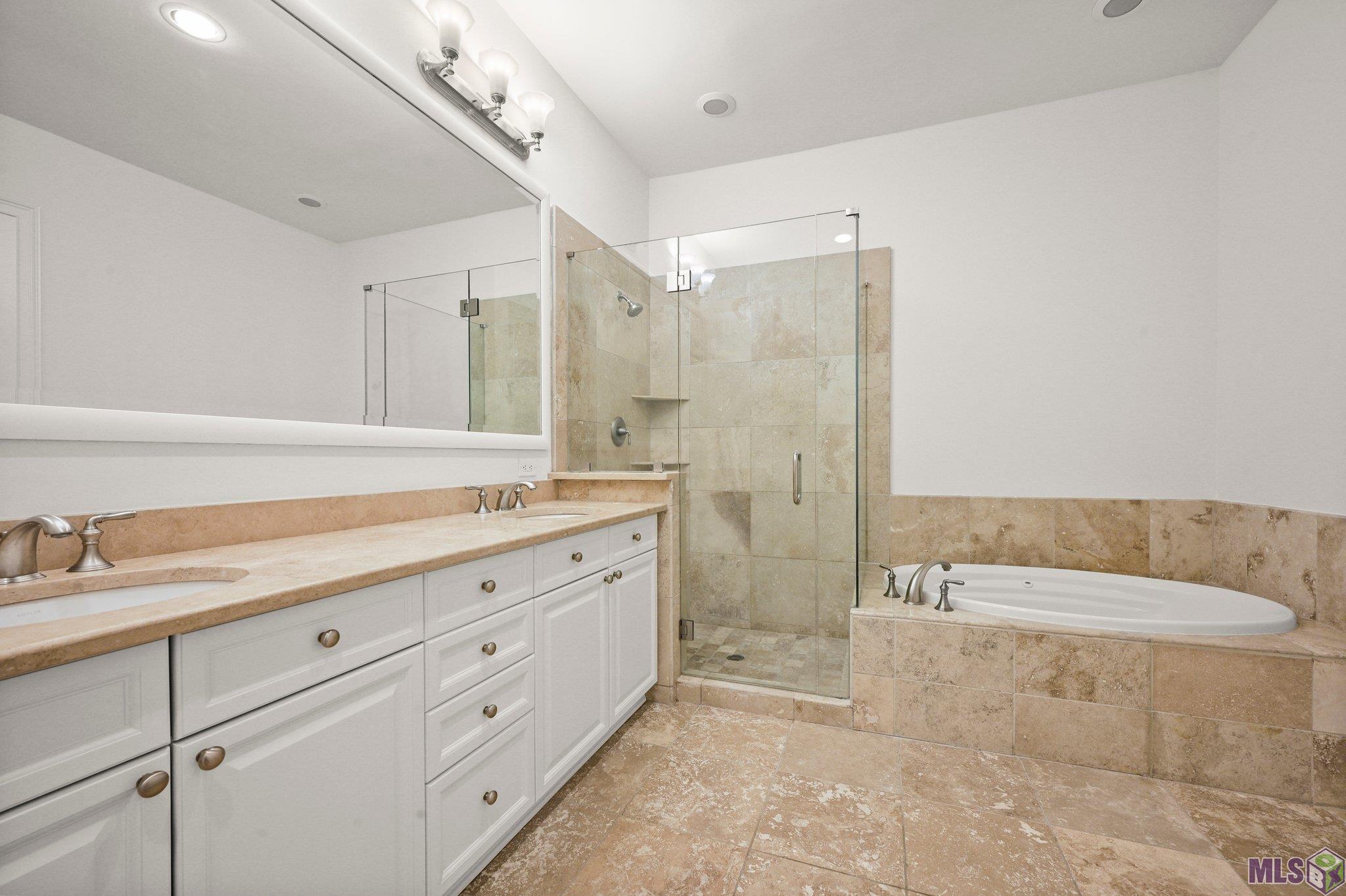 998 Stanford Avenue, Unit 308 Baton Rouge, LA 70808 - Photo 11 of 15 Primary Bath