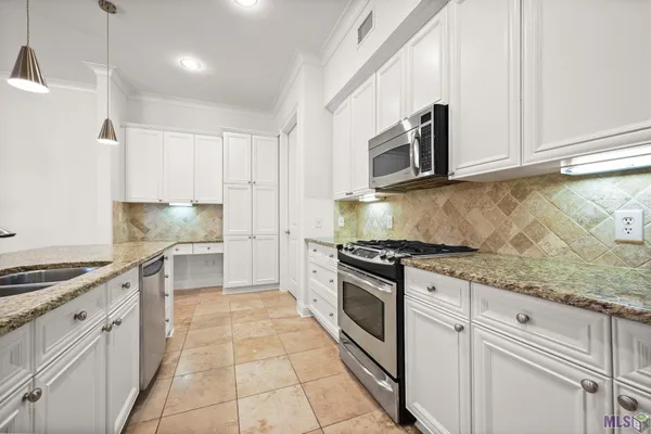 $3,000 | 998 Stanford Avenue, Unit 308, Baton Rouge, LA 70808