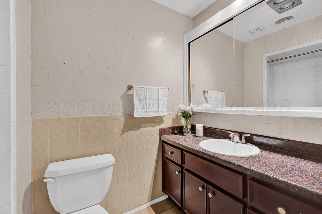 5207 Susan Drive Amarillo, TX 79110 - Photo 15 of 30 master bathroom 1