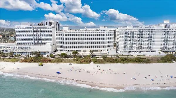$3,150 | 5555 Collins Avenue, Unit 16A, Miami Beach, FL 33140